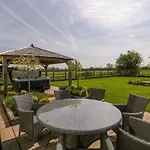 Bilsham Meadows * بريستول